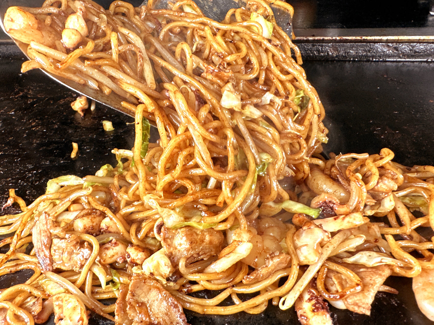 【激ウマ!冷凍焼きそば】豚肉焼きそば