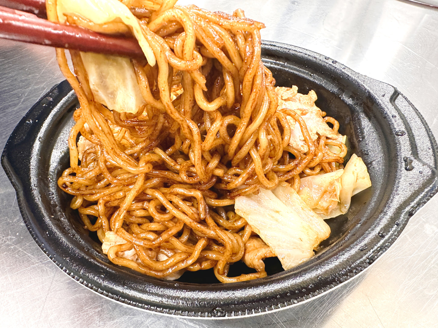 【激ウマ！冷凍焼きそば】豚肉焼きそば